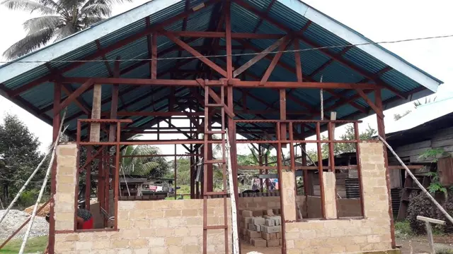 Kementerian PUPR bedah rumah 100 unit rumah tidak layak huni di Kabupaten Manokwari Selatan, Papua Barat. (Foto: Kementerian PUPR)
