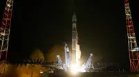 Roket peluncuran Soyuz-2.1v membawa satelit pengintai militer Rusia ke orbit Bumi. Peluncuran dilaksanakan dari Plesetsk Cosmodrome pada 25 November 2019, kata Kementerian Pertahanan Rusia (kredit: Roscosmos)