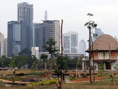 Suasana dan kondisi area Hutan Kota di Kawasan Kompleks GBK, Jakarta, Rabu (19/9). Hutan kota yang dibangun di atas lahan bekas tempat latihan golf akan menjadi kawasan hijau rekreasi di area GBK. (Liputan6.com/Helmi Fithriansyah)