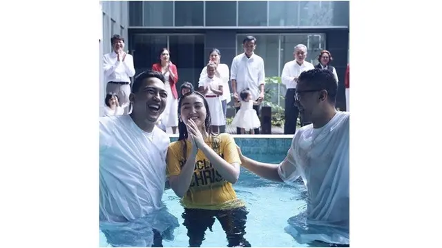 6 Artis Wanita Ini Jalani Baptis di Usia Dewasa, Terbaru Angela Gilsha