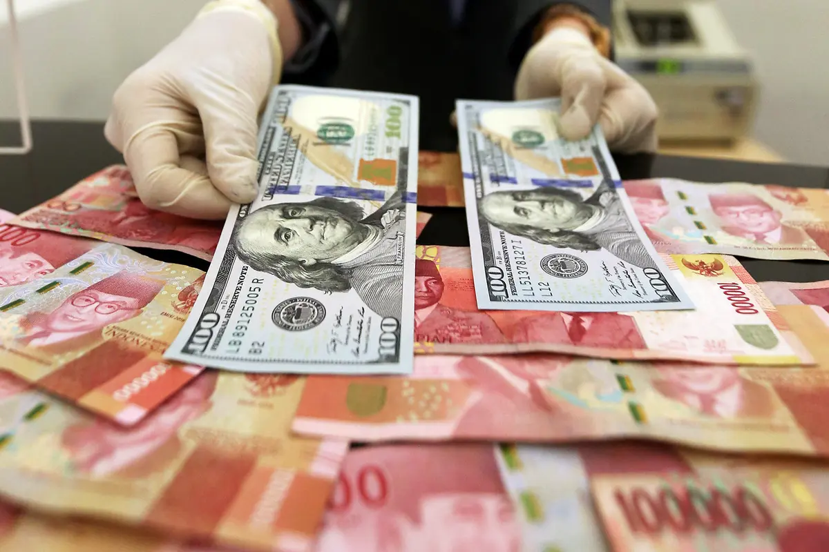 FOTO: Akhir Tahun, Nilai Tukar Rupiah Ditutup Menguat