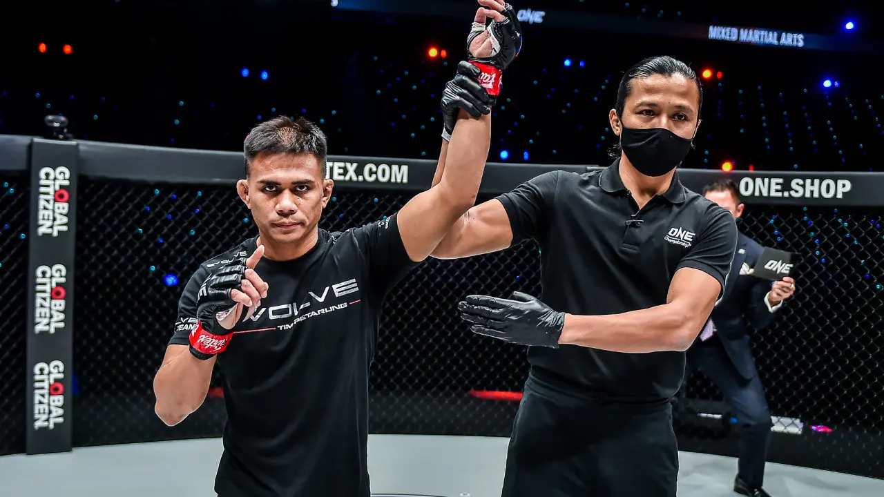 Petarung ONE Championship Eko Roni Saputra