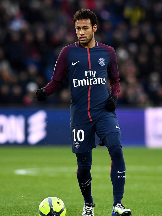 3. Neymar Jr - Licin bagai belut di lapangan. Santos, Barcelona dan PSG menjadi saksi kelihaian pemain 26 tahun ini melewati lawan lewat nutmeg yang bikin kecanduan. (AFP/Franck Fife)