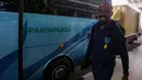 <p>Pelatih Timnas Inggris U-17, Ryan Garry saat tiba di Terminal 3 Bandara Soekarno Hatta, Tangerang, Banten menjelang Piala Dunia U-17 2023 pada Jumat (03/11/2023). (Bola.com/Bagaskara Lazuardi)</p>
