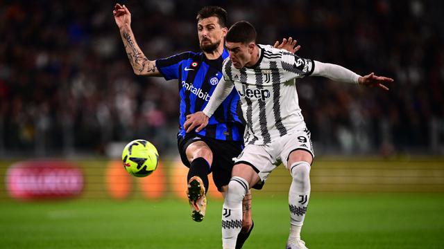 Foto: Gol Telat Lukaku dan Drama 3 Kartu Merah Jadi Bumbu Leg Pertama Semifinal Coppa Italia Juventus Kontra Inter Milan