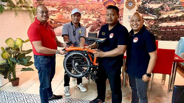 Lelang sepeda Brompton yang digelar Ressa Herlambang dan IPMI (ist)