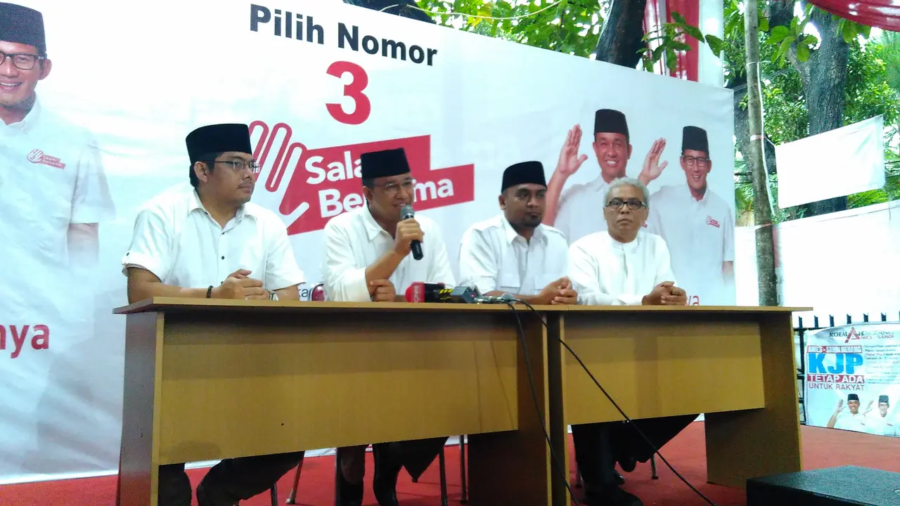 Anies jelaskan spanduk fitnah