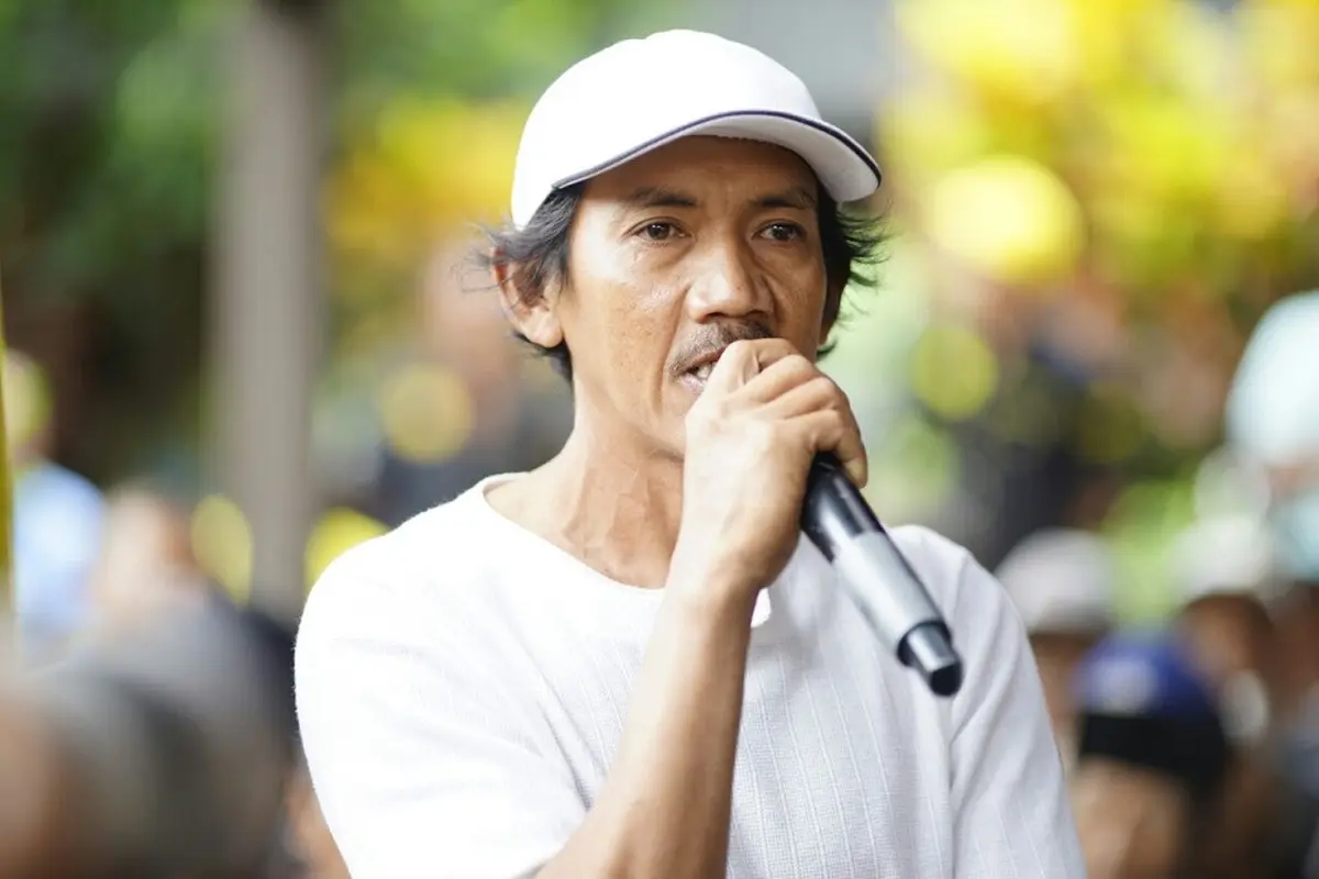 Warga curhat soal mahalnya biaya pendidikan ke Cagub Sulsel, Nurdin Halid (Liputan6.com/ Eka Hakim)