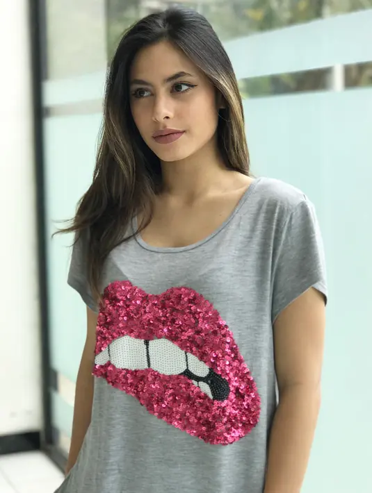Hal itu dapat dilihat dari beberapa postingan foto yang ada di akun Instagram pribadinya. Bibirnya yang tebal semakin membuat gadis kelahiran 2 April 1999 ini terlihat sensual. (Foto: instagram.com/valerieethomas)