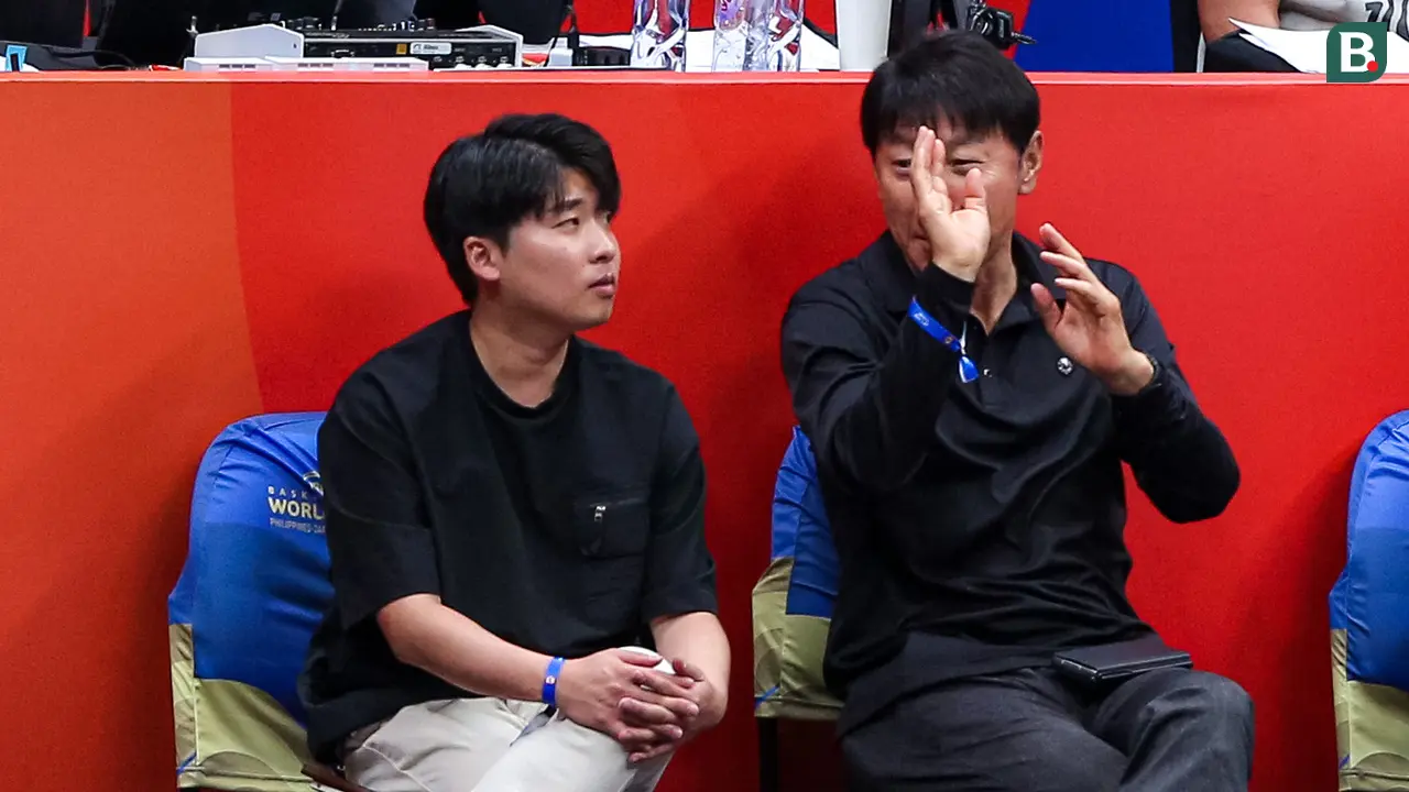 Foto: Momen Asik Shin Tae-yong dan Skuad Timnas Indonesia U-17 Nonton Piala Dunia FIBA 2023