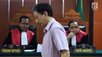 Mantan Direktur PTSP BP Batam, Dwi Djoko Wiwoho saat menjalani sidang pembacaan dakwaan di Pengadilan Negeri Jakarta Barat, Selasa (13/3). Dwi Djoko Wiwoho diduga terlibat gerakan Negara Islam Irak dan Suriah (ISIS). (Liputan6.com/Helmi Fithriansyah)