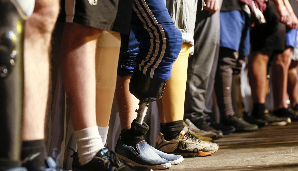 Beberapa elemen penilaian yang diambil antara lain senam, angkat berat, angkat besi serta kekuatan fisik. (EPA/Sergey Dolzhenko)