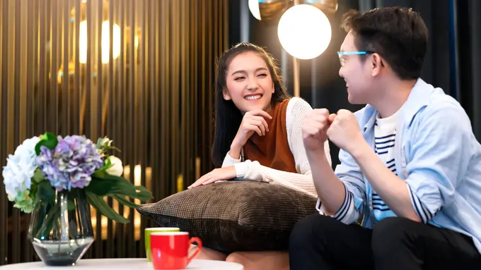 perempuan dan pasangan maret 7