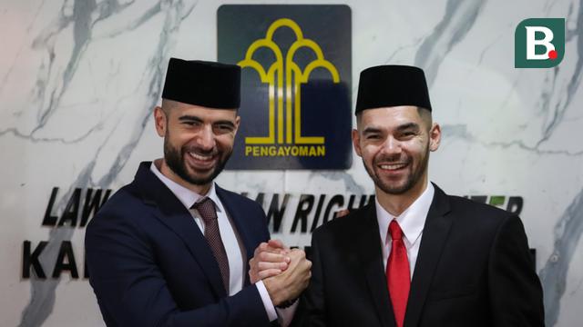 Pengambilan Sumpah Janji Setia Pewarganegaraan Jordi Amat dan Sandy Walsh