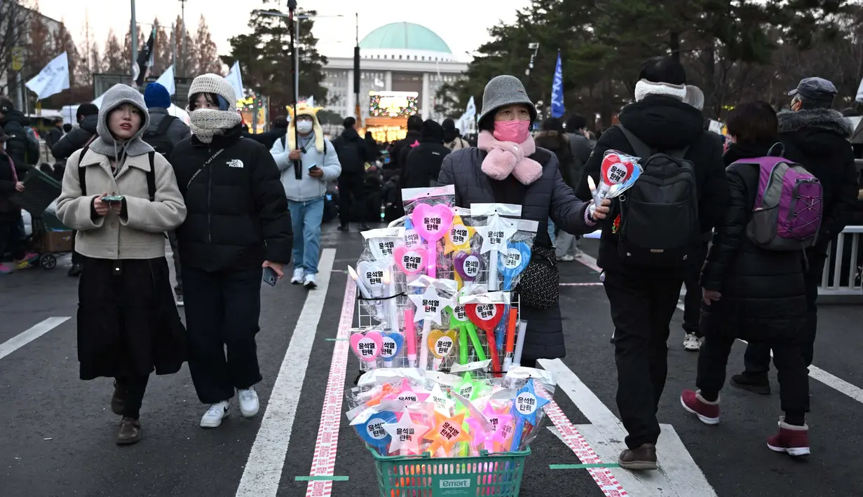 Sebelumnya, Presiden Korea Selatan Yoon Suk Yeol, pada Kamis (11/12/2024), mengeluarkan kecaman kepada lawan-lawan politiknya sebagai kekuatan anti-negara. (Jung Yeon-je/AFP)