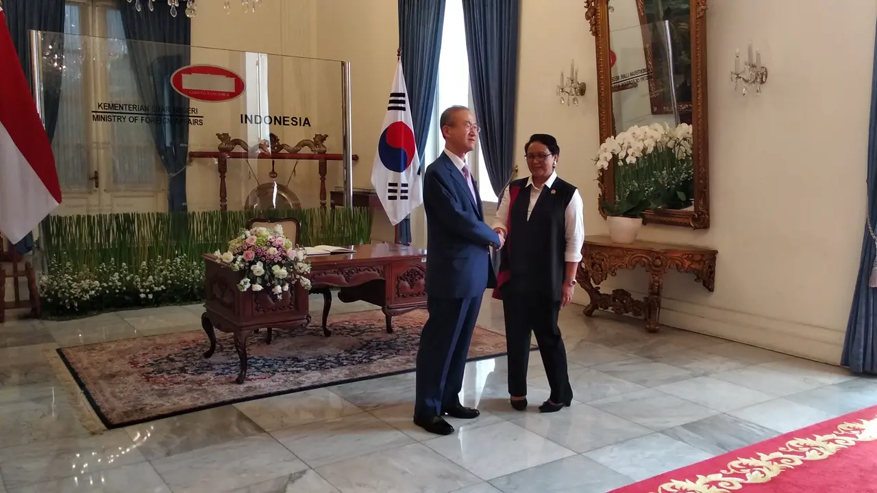 Menteri Luar Negeri Indonesia Retno Marsudi menerima kedatangan Wakil Menteri Luar Negeri Korea Selata Lim Sung-nam di Gedung Pancasila Kemenlu pada Rabu, 2 Mei 2018 (Liputan6.com/Happy Ferdian)