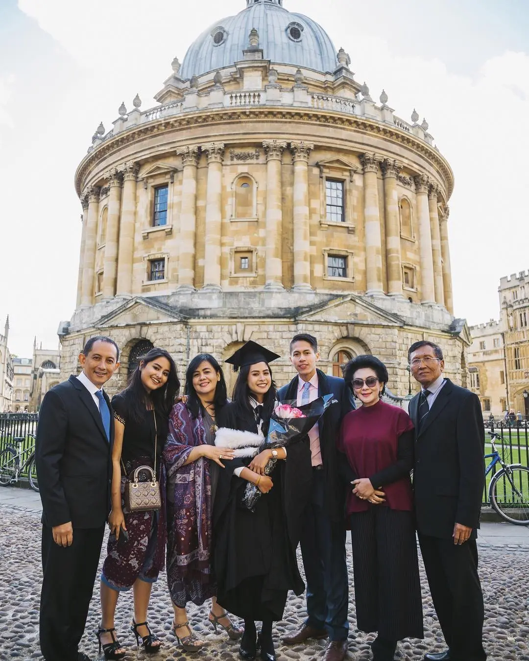 Maudy Ayunda resmi sandang gelar sarjana dari Inggris [foto: instagram]