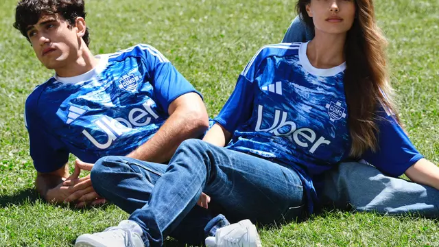 Didit Hediprasetyo Rancang Jersey Tim Sepakbola Italia, Pancarkan Simbol Ketenangan dan Ambisi