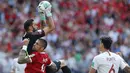 Kiper Portugal, Rui Patricio, menangkap bola saat melawan Maroko pada laga grup B Piala Dunia di Stadion Luzhniki, Moskow, Kamis (20/6/2018). Portugal menang 1-0 atas Maroko. (AP/Hassan Ammar)