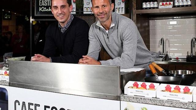 Ryan Giggs dan Gary Neville Berlibur di Bali