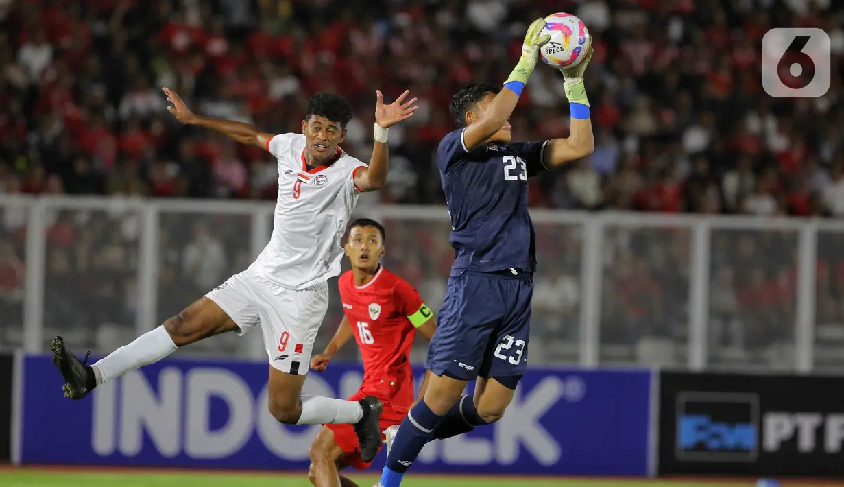 Beberapa kali serangan Yaman U-20 mengancam gawang timnas Indonesia yang dikawal Ikram Algiffari. (Liputan6.com/Angga Yuniar)