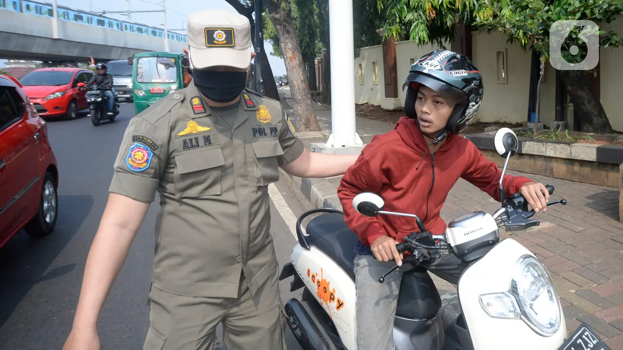 Suasana Operasi Yustisi Protokol Covid-19 Saat PSBB Jakarta