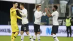 Para pemain Prancis merayakan kemenangan atas Rusia pada laga persahabatan di Stadion St Petersburg, Rusia, Selasa (27/3/2018). Rusia kalah 1-3 dari Prancis. (AP/Dmitri Lovetsky)