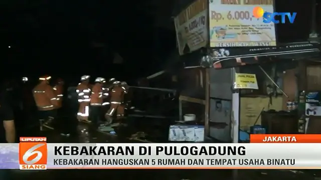 Kebakaran melahap habis lima rumah dan sebuah tempat usaha laundry di Jalan Pulomas Selatan, Pulogadung, Jakarta Timur.