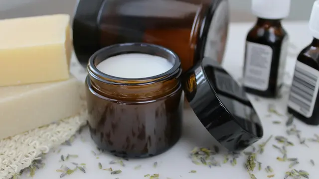 Mau Mulai Eksfoliasi Wajah tapi Takut Salah Langkah? Ini Panduan Memilih untuk Kulit Pemula