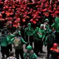 Aksi ribuan buruh dari berbagai elemen saat melakukan longmarch ke Istana Negara, Jakarta, (2/10/14). (Liputan6.com/Johan Tallo) 