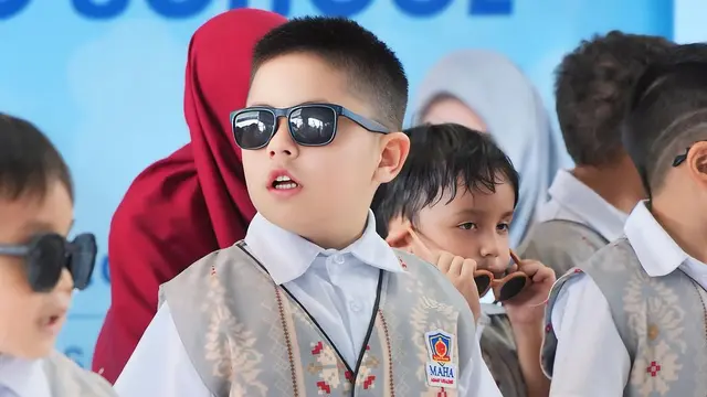 Potret Sulaiman Anak Oki Setiana Dewi Kembali Sekolah (credit: instagram/okisetianadewi)