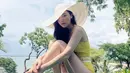 Dan baru-baru ini, Jessica Jung mengunggah foto saat ia mengenakan bikini. Pada foto itu, ia tampil seksi dengan mengenakan bikini warna kuning. Ia menyempurnakan penampilannya dengan topi besar. (Foto: instagram.com/jessica.syj)