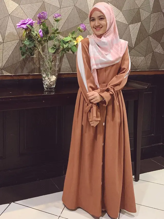 7 Pesona Cut Syifa saat Tampil Berhijab, Curi Perhatian