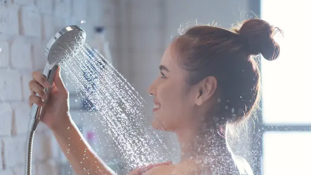 5 Kesalahan yang Sering Kamu Lakukan Saat Mandi