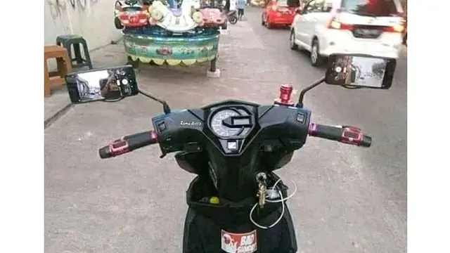5 Tingkah Laku Netizen Tidak Butuh Handphone Ini Bikin Geregetan