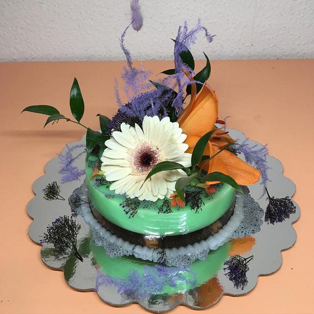 Inspirasi bunga asli untuk dekorasi kue. (Sumber: Instagram/steinkampf_flower_cakes)