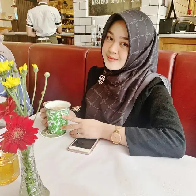 Anak Artis Memutuskan Berhijab