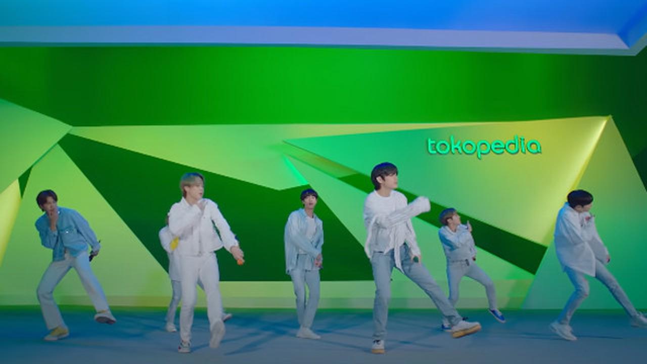 Dua Aksi Panggung BTS Hebohkan Penonton Waktu Indonesia Belanja TV Show Tokopedia