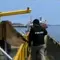 Polisi bekuk sekelompok preman pencuri solar di Tanjung Priok hingga divisi antinarkotika El Salvador mencegat kapal penyelundup narkotika.
