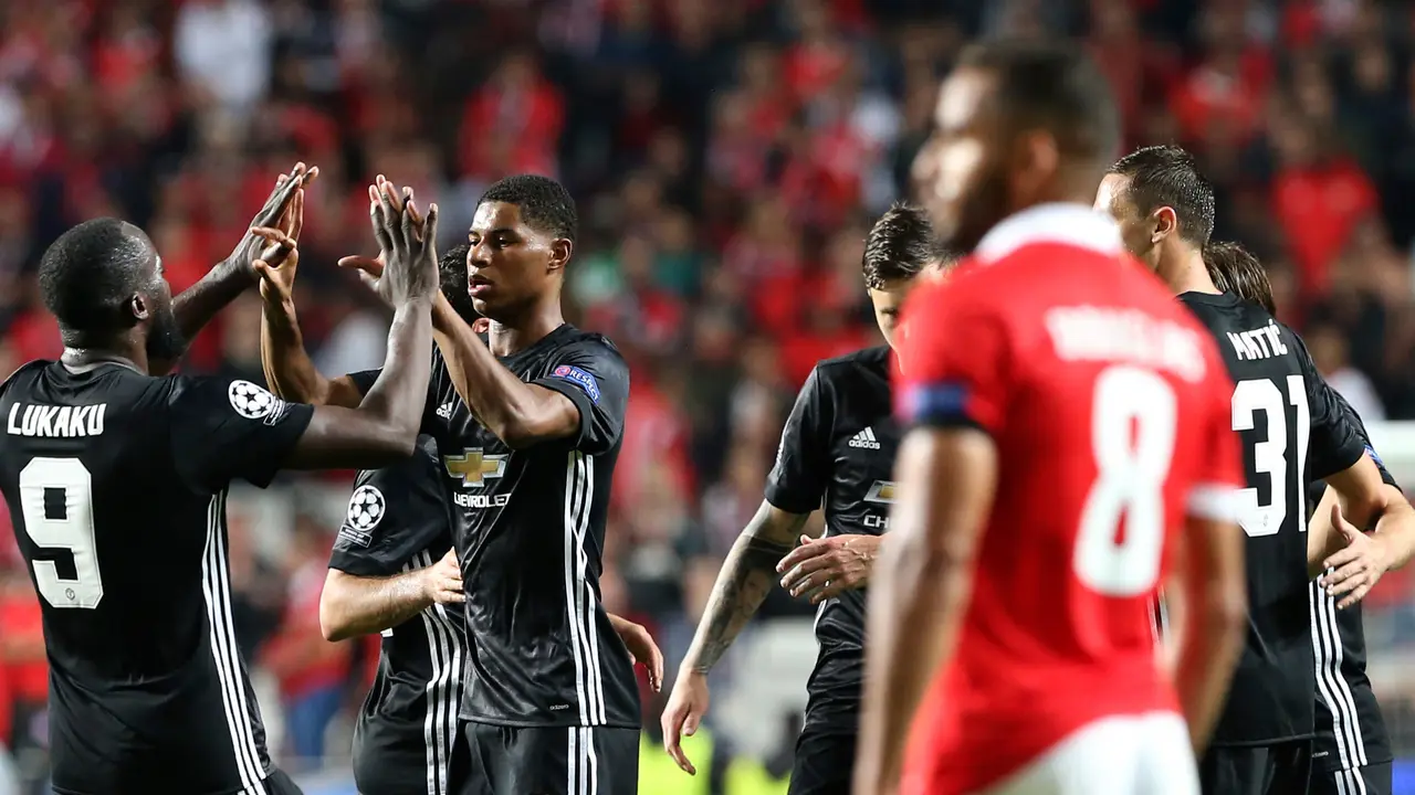 Manchester United Tundukkan Benfica