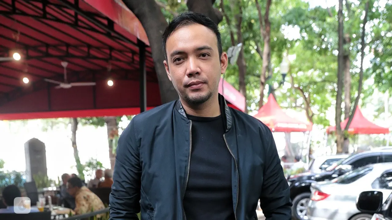 [Bintang] Kisah 18 Artis Indonesia yang Putuskan Mualaf