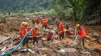 Hingga Rabu (22/1/2025) siang, bencana longsor yang terjadi di Desa Kasimpar, Kecamatan Petungkriyono, Kabupaten Pekalongan, Jawa Tengah telah menelan 20 korban jiwa, sementara sejumlah lainnya masih dinyatakan hilang. (DEVI RAHMAN/AFP)