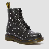 Mengintip koleksi terbaru Dr. Martens edisi Valentine (Foto: Dr. Martens)