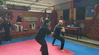 Kala Pendekar Italia Menjajal Pencak Silat Sang Maung Bodas Asal Sukabumi