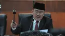 Jimly Asshiddiqie saat menjadi pemimpin sidang pelanggaran kode etik di Ruang Sidang DKPP, Jakarta, Selasa (11/11/2014) (Liputan6.com/Herman Zakharia)