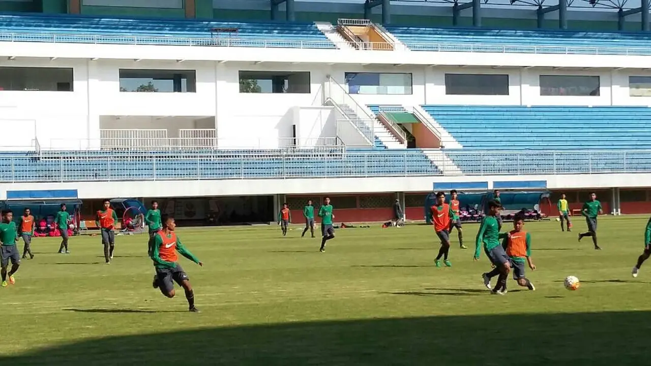 Timnas Indonesia U-16 berlatih di Stadion Maguwoharjo, Sleman, Yogyakarta, Sabtu (20/5/2017), sebelum menghadapi Filipina dan PSS Sleman. 