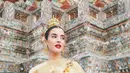 Busana yang dikenakan Tasya adalah Thai Chakkri, salah satu gaya pakaian tradisional Thailand yang identik dengan kemewahan dan keanggunan. [@tasyafarasya].
