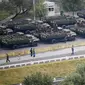 Beberapa kendaraan yang ikut parade militer peringatan 70 tahun partai berkuasa Worker's Party. (Reuters)