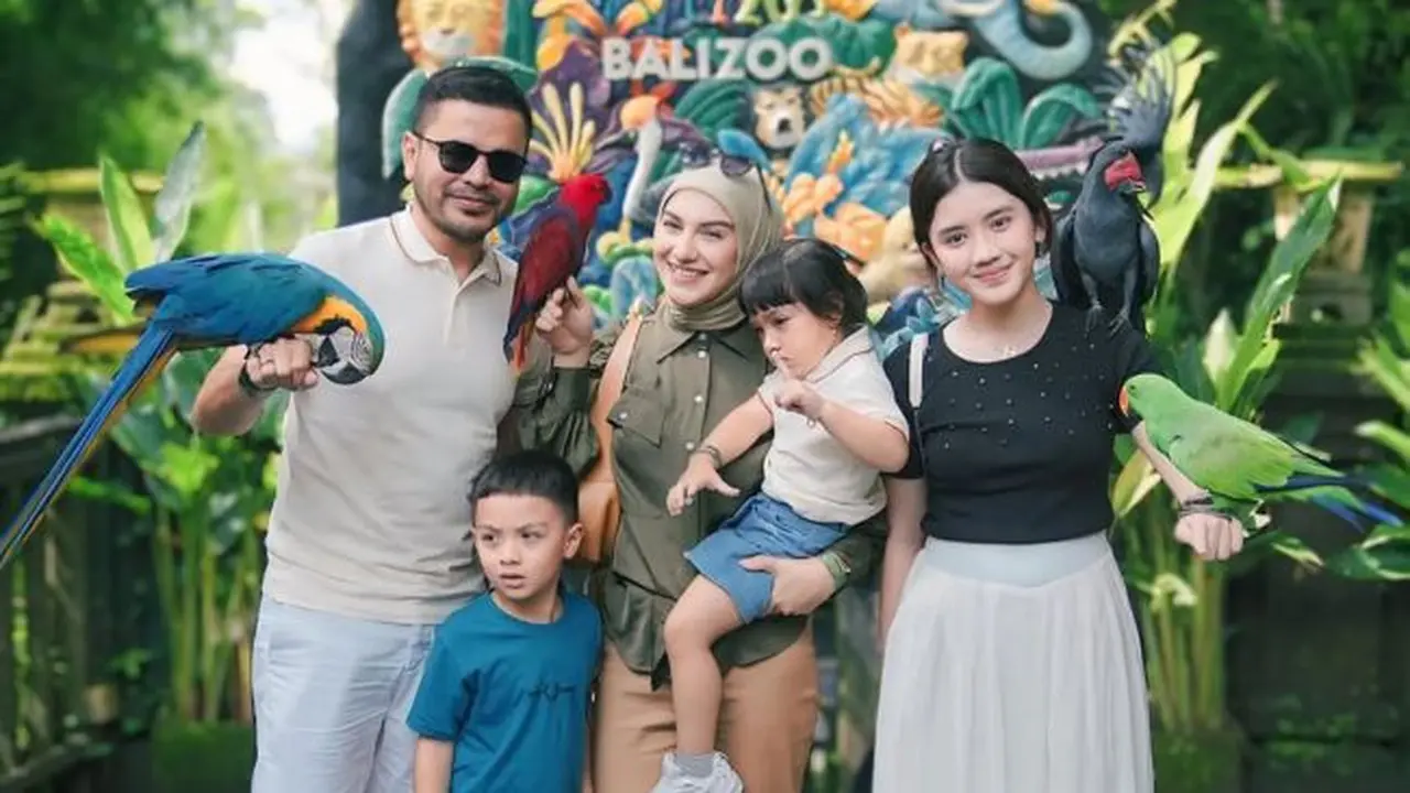 Potret Irish Bella dan Haldy Sabri Ajak Anak Liburan di Bali. (instagram/_irishbella_)