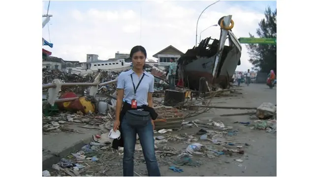 6 Potret Isyana Bagoes Oka Kenang Tsunami Aceh saat Jadi Wartawan 20 Tahun Lalu